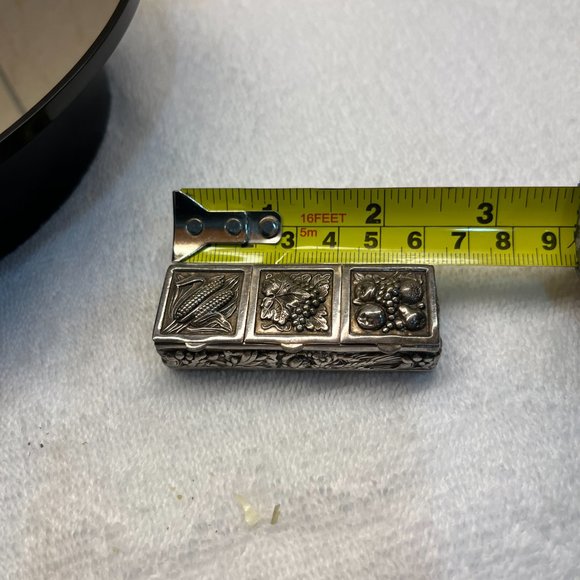 Vintage Silver plated Repousse Autumn Harvest 3 section pill box silver plated - Picture 6 of 8